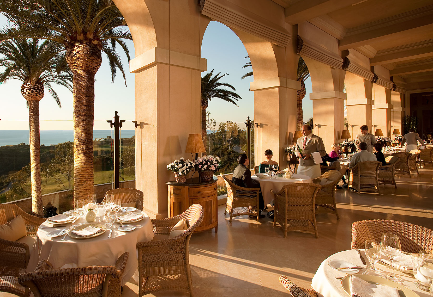 Outside_Restaurant_Pelican_Hill